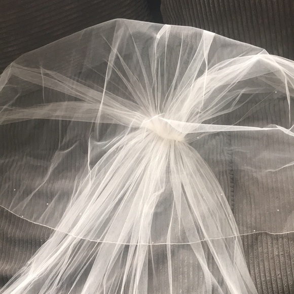 Wedding Veil - Picture 2 of 5